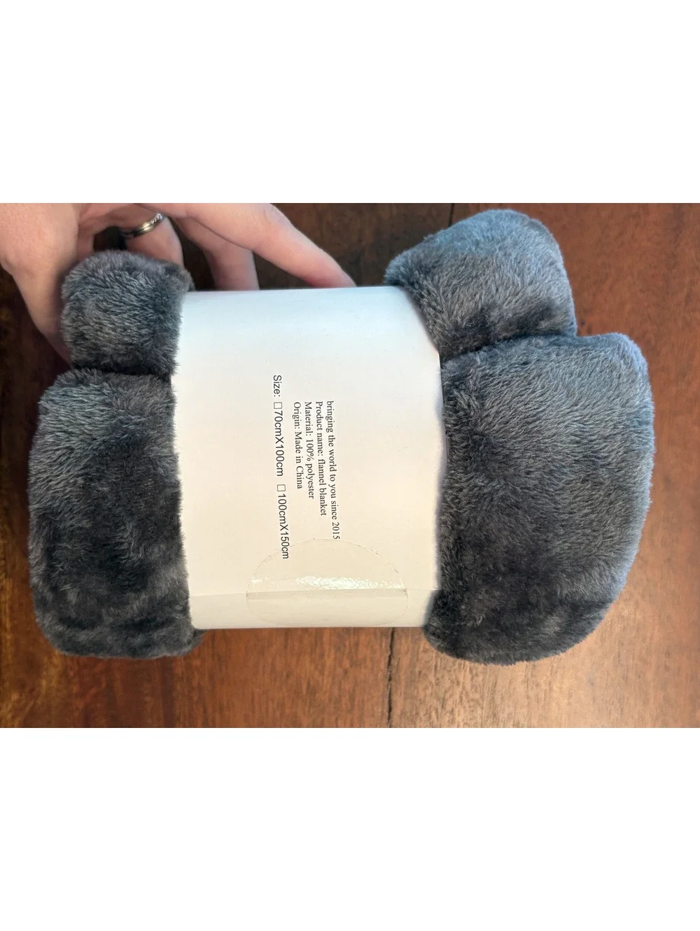 Moon Shadow House small plush blanket gray. 70cm. x 100cm.